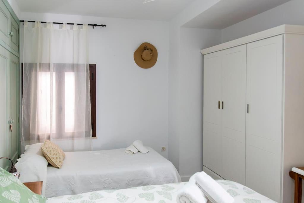 Apart Mezquita Con Parking Gratuito 科爾多瓦 外观 照片